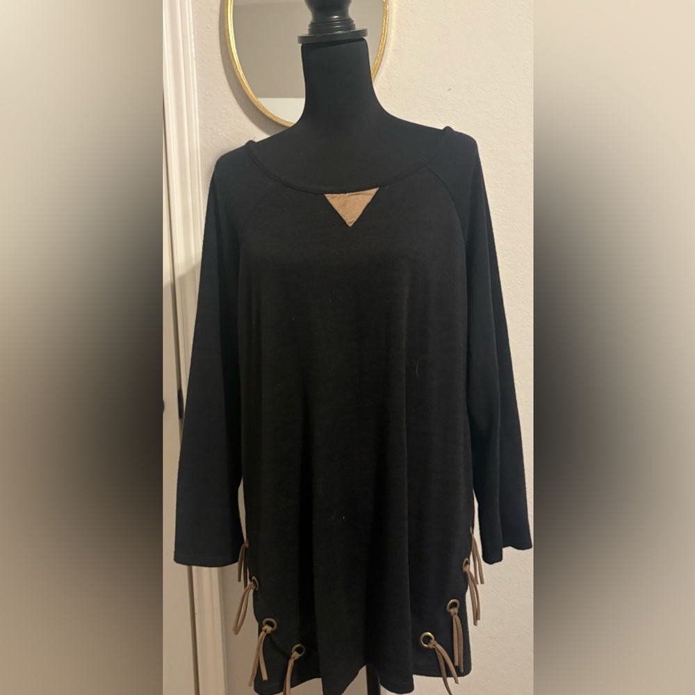 Glitzy Girlz 2 X
Black Top with Tan Suede Lace-Up and Elbow Patch Details